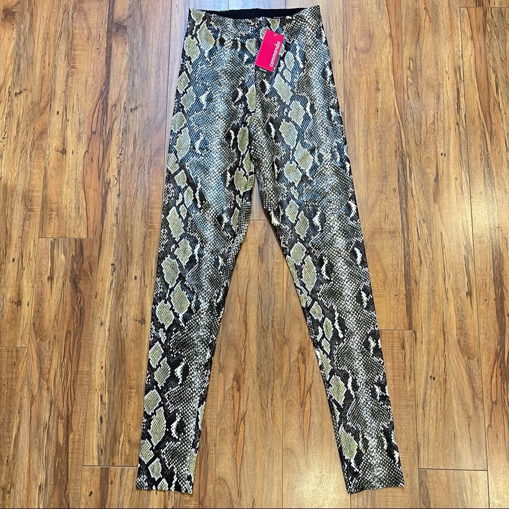 Commando Snake Print Leggings in Black, Gray & Yellow - Picture 7 of 16